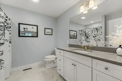 27 Mulberry Lane Epping NH 03042