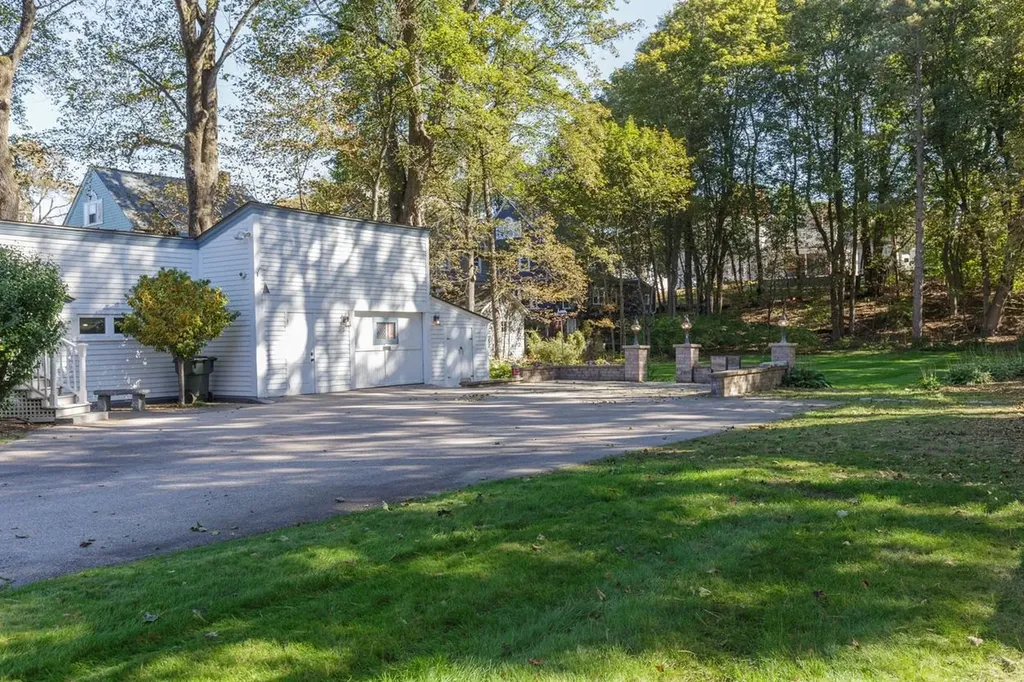 255 River Road Manchester NH 03104