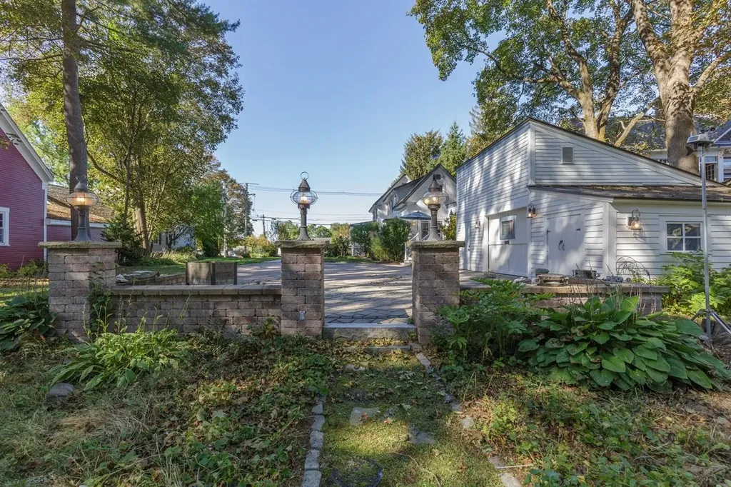 255 River Road Manchester NH 03104