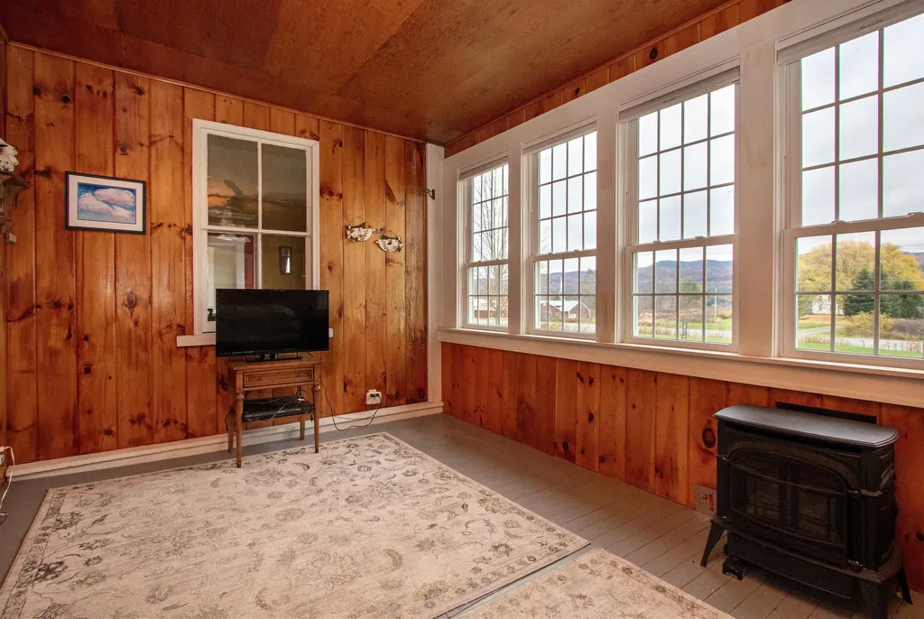 391 Bimson Drive Barnet VT 05821