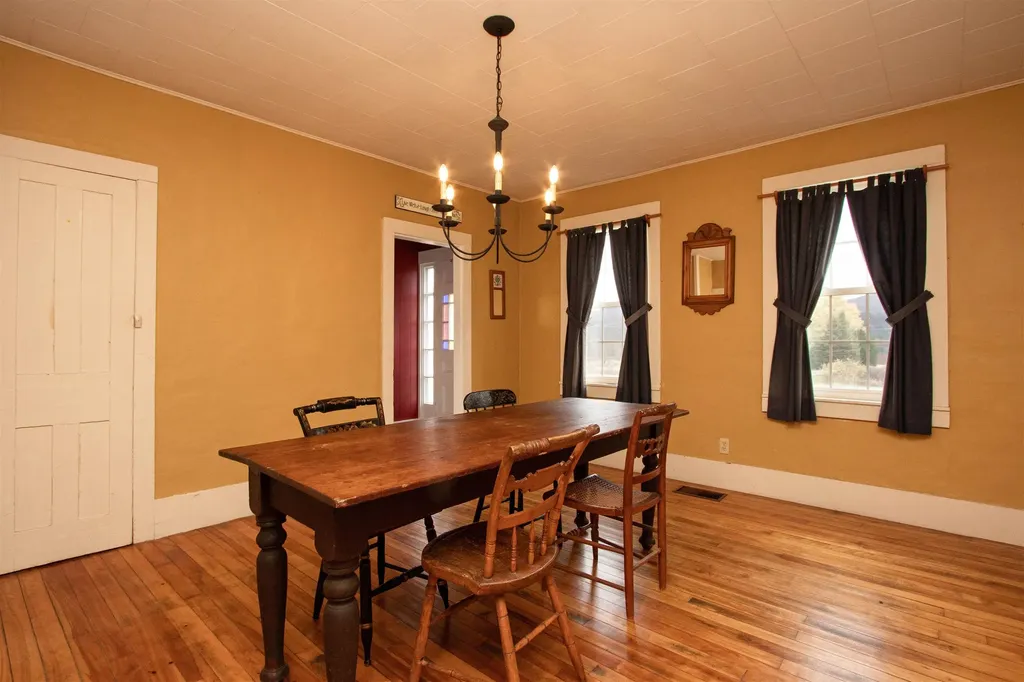 391 Bimson Drive Barnet VT 05821