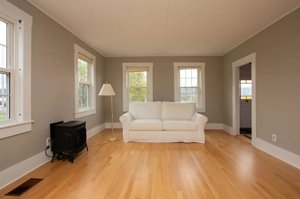 391 Bimson Drive Barnet VT 05821