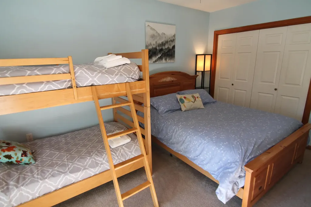 17 Ridge Drive Woodstock NH 03262