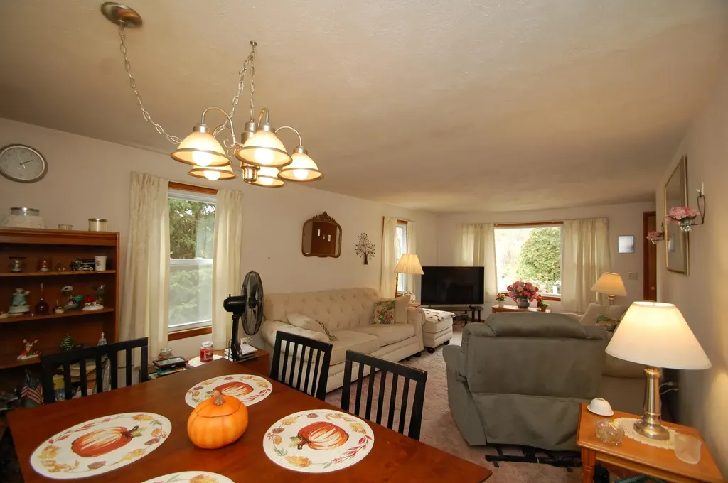 6 Deerhead Street Hooksett NH 03106