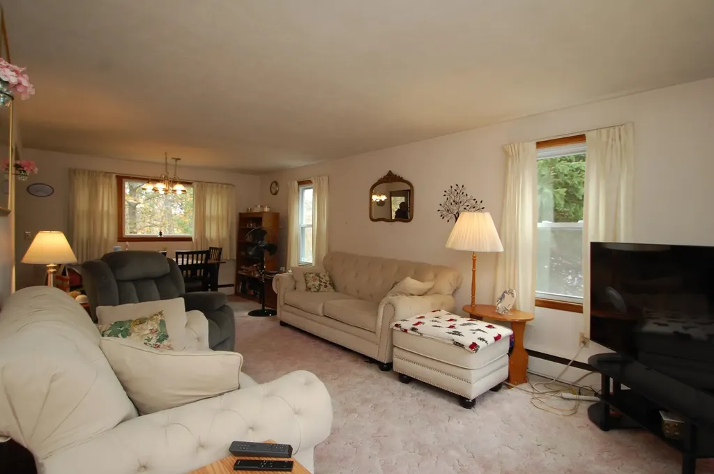 6 Deerhead Street Hooksett NH 03106