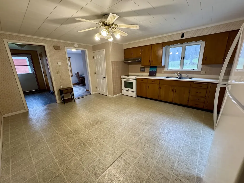 173 Pleasant Street Williamstown VT 05679