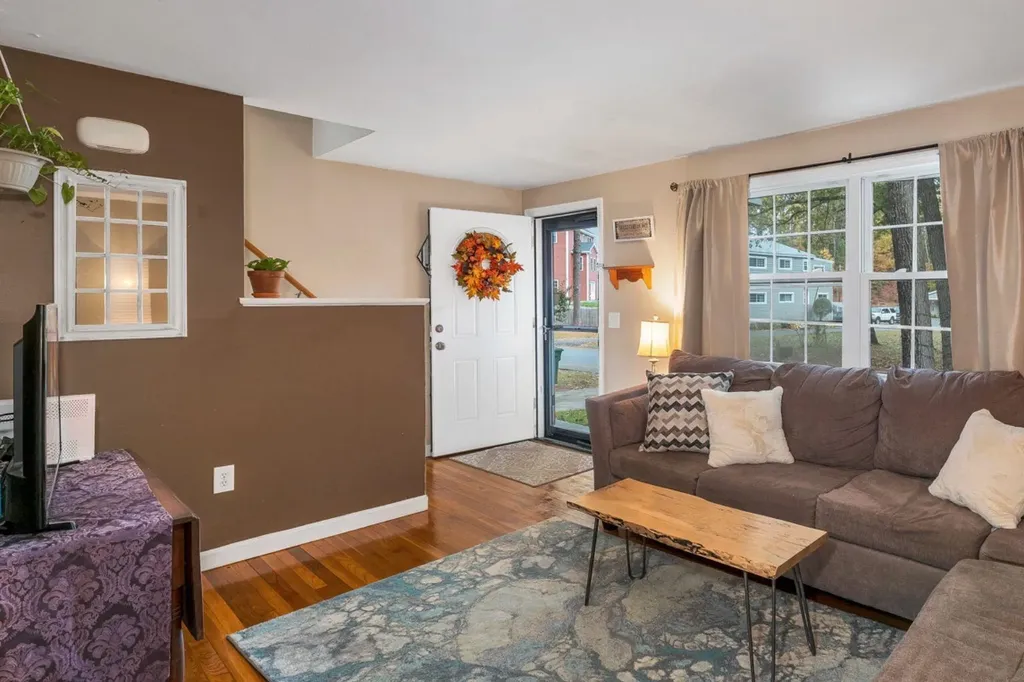 7 Bitirnas Street Nashua NH 03064