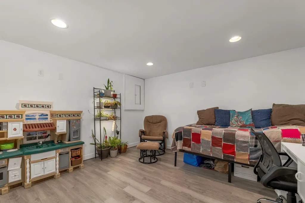 7 Bitirnas Street Nashua NH 03064