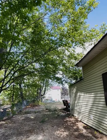 17 Arch Street Laconia NH 03246