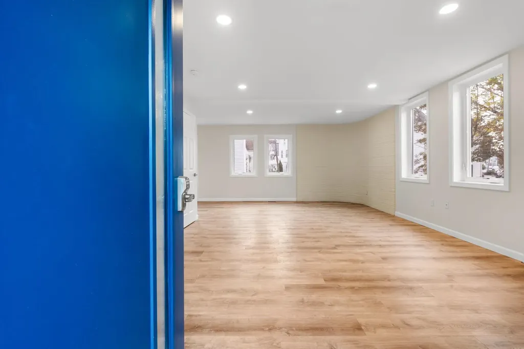 32 Jane Street Manchester NH 03104