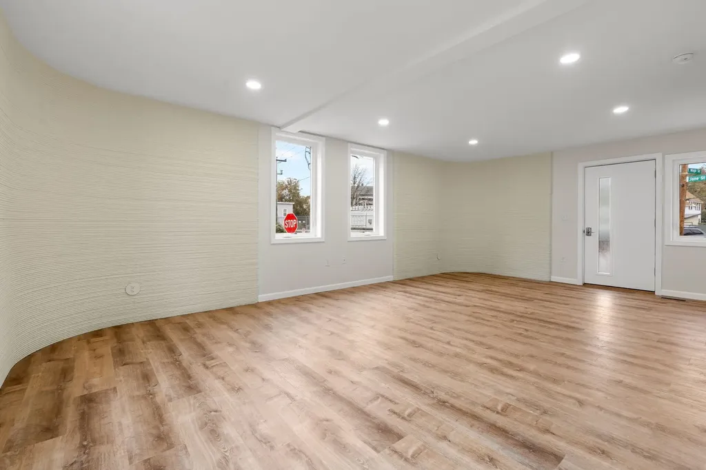 32 Jane Street Manchester NH 03104