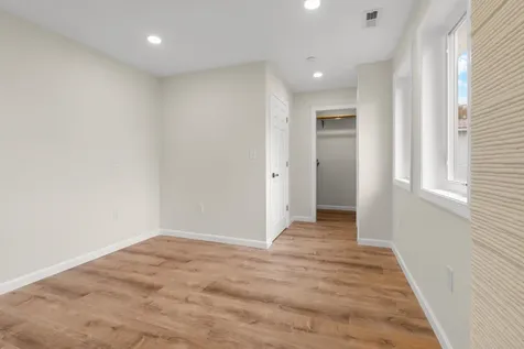 32 Jane Street Manchester NH 03104