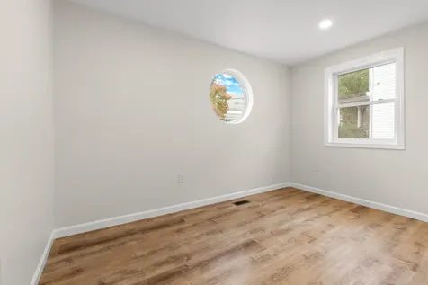 32 Jane Street Manchester NH 03104