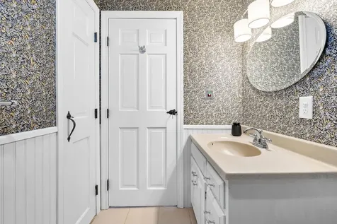 56 Whittier Street Newton NH 03858