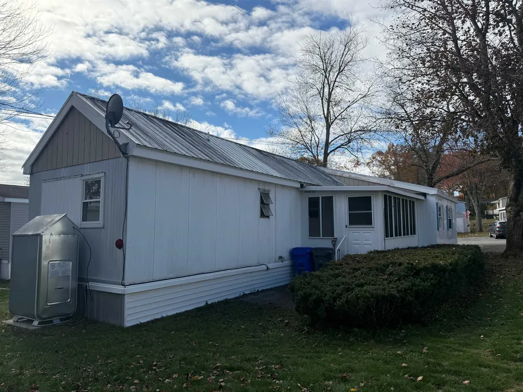 14 Meredith Drive Hampstead NH 03841