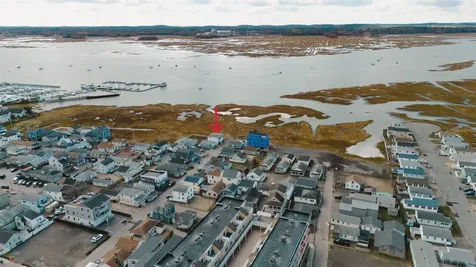 27 Perkins Avenue Hampton NH 03842