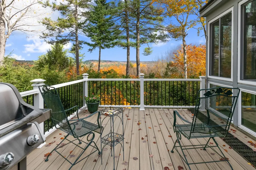 712 Sugarhouse Road New London NH 03257