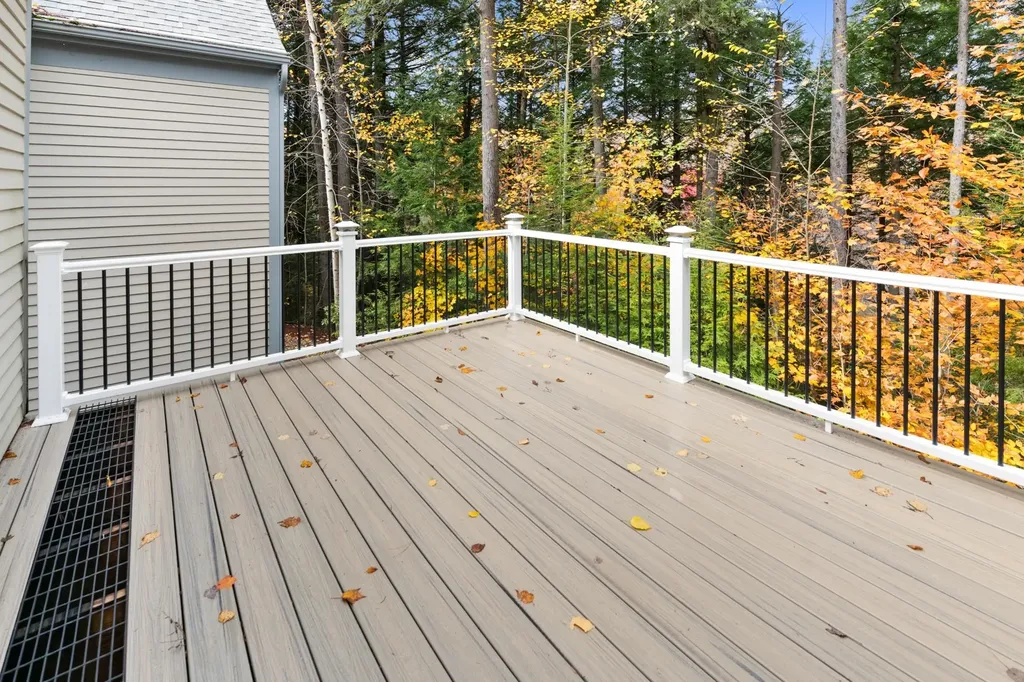 712 Sugarhouse Road New London NH 03257