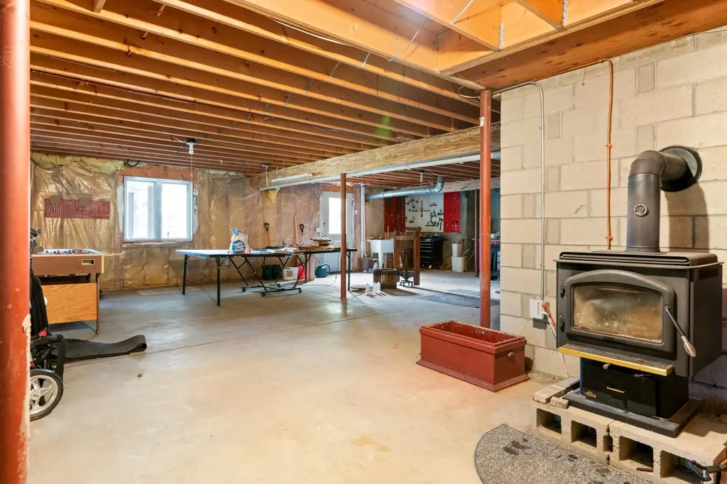 712 Sugarhouse Road New London NH 03257