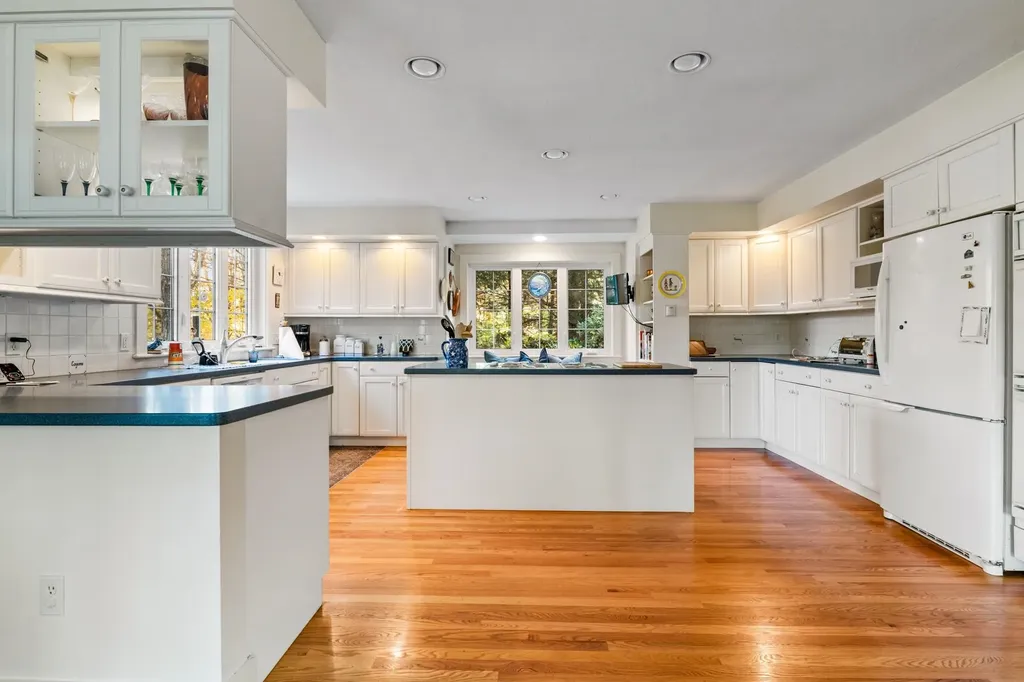 712 Sugarhouse Road New London NH 03257