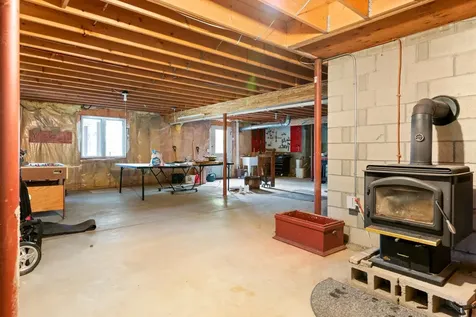 712 Sugarhouse Road New London NH 03257