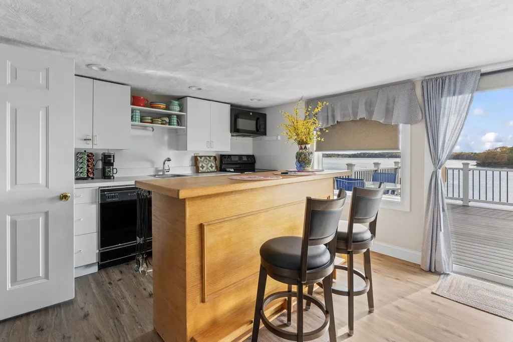 30 Cedar Point Road Durham NH 03824