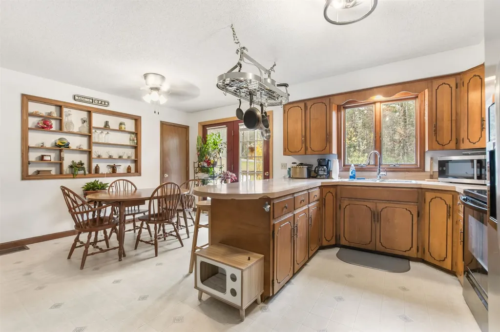 2016 Hinman Settler Road Newport City VT 05855