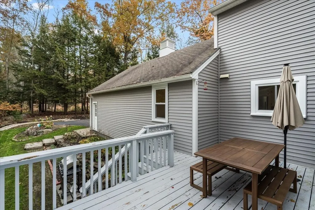 18 Storybrook Lane Amherst NH 03031