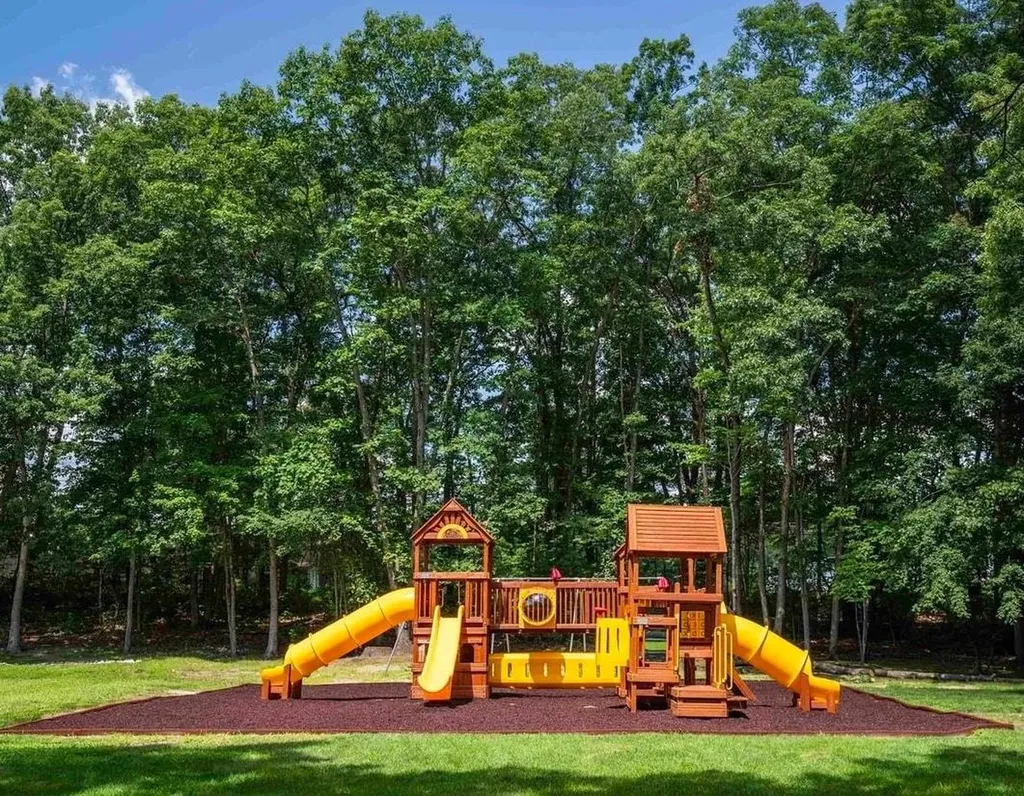 22 Essex Green Court Merrimack NH 03054