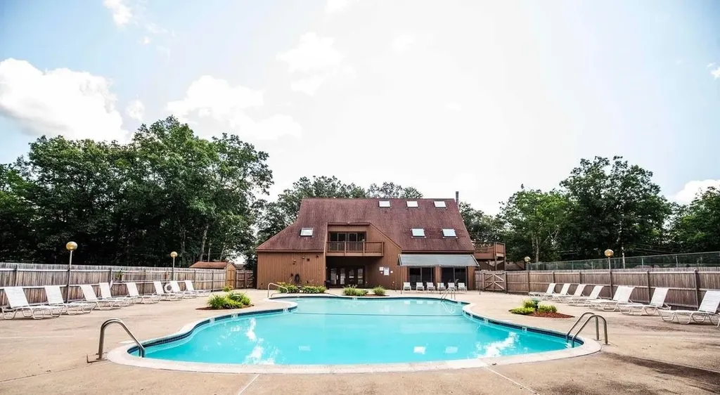 22 Essex Green Court Merrimack NH 03054