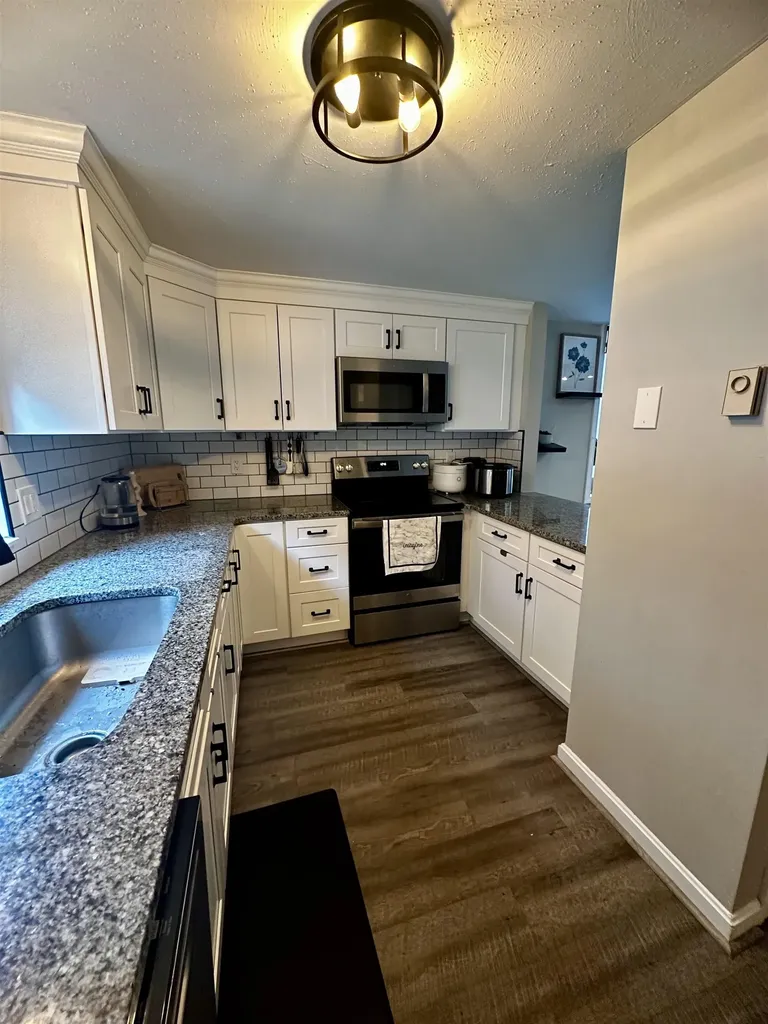 22 Essex Green Court Merrimack NH 03054