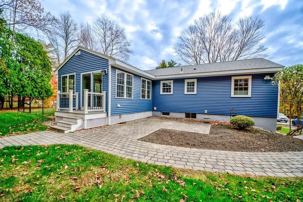 11 Sleepy Hollow Road Atkinson NH 03811