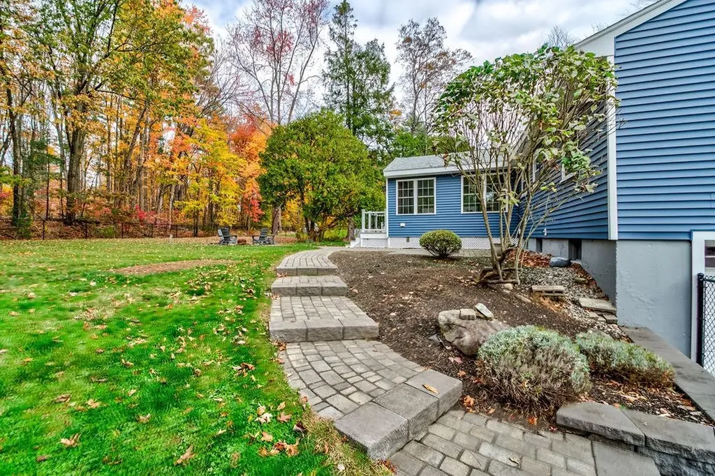 11 Sleepy Hollow Road Atkinson NH 03811