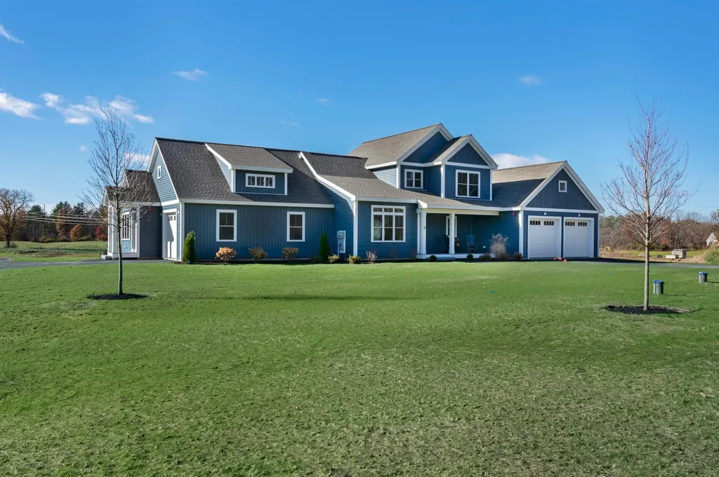 8 Acadia Drive Hudson NH 03051