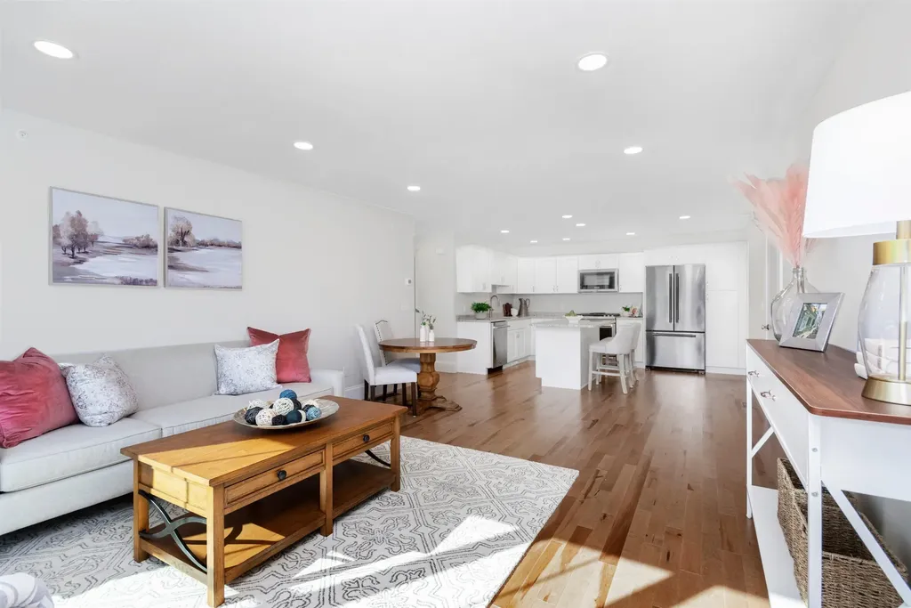 8 Acadia Drive Hudson NH 03051