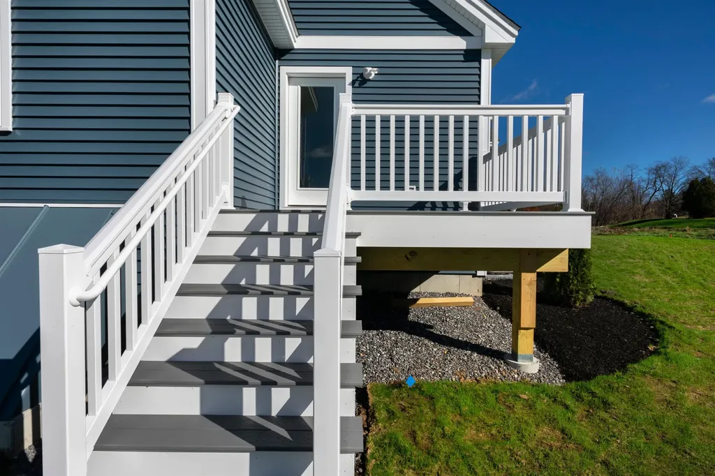 8 Acadia Drive Hudson NH 03051