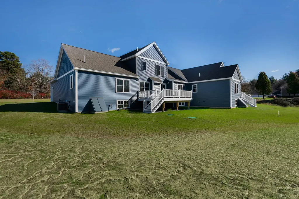 8 Acadia Drive Hudson NH 03051