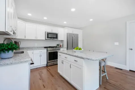 8 Acadia Drive Hudson NH 03051