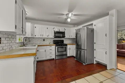 60 Ocean Road Greenland NH 03840