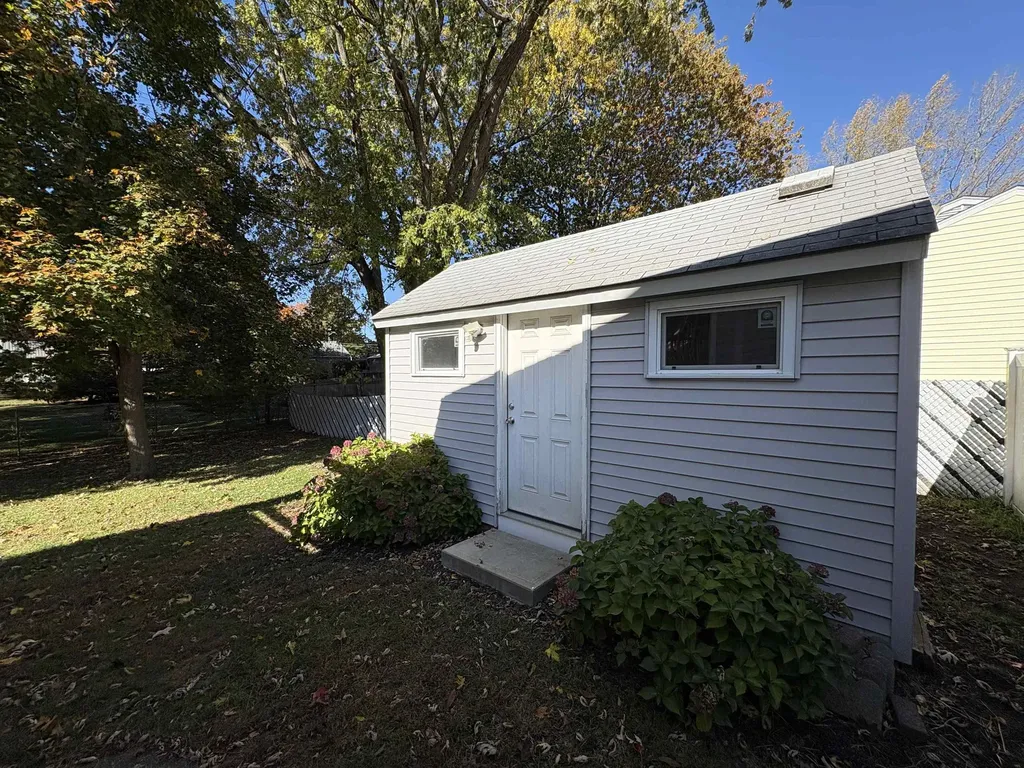 15 Kingston Drive Nashua NH 03060