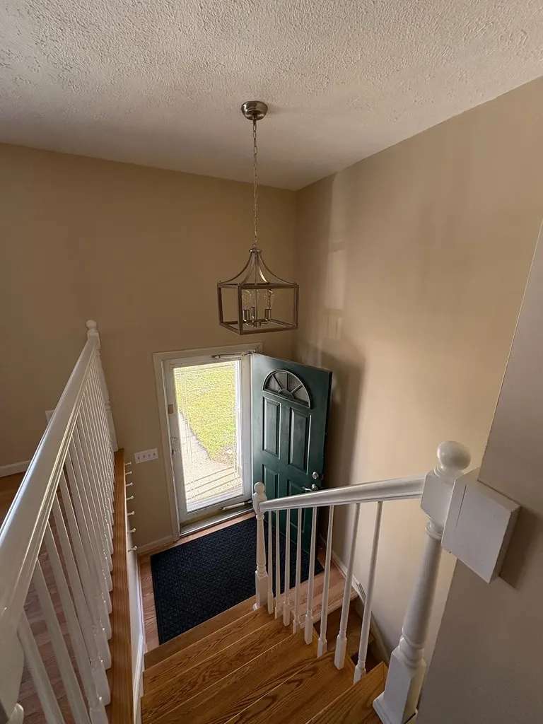 15 Kingston Drive Nashua NH 03060