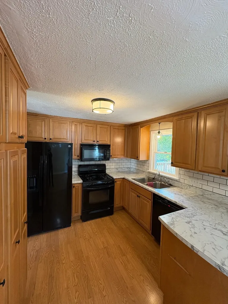 15 Kingston Drive Nashua NH 03060