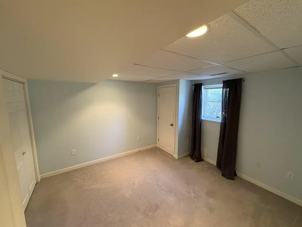 15 Kingston Drive Nashua NH 03060