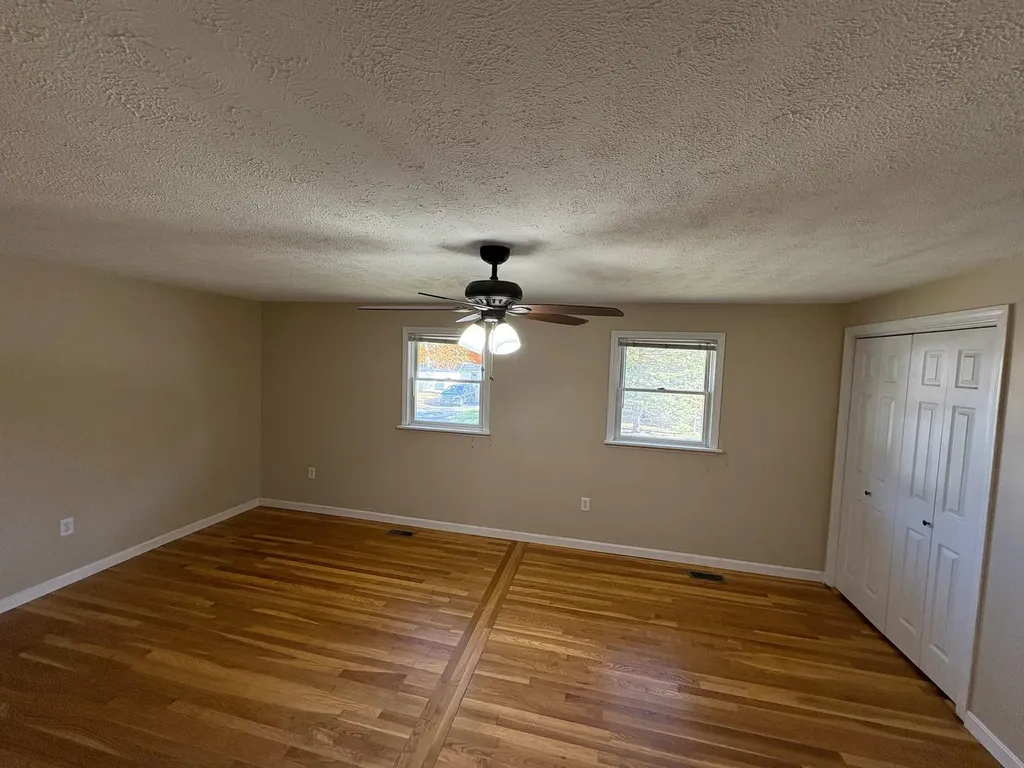 15 Kingston Drive Nashua NH 03060