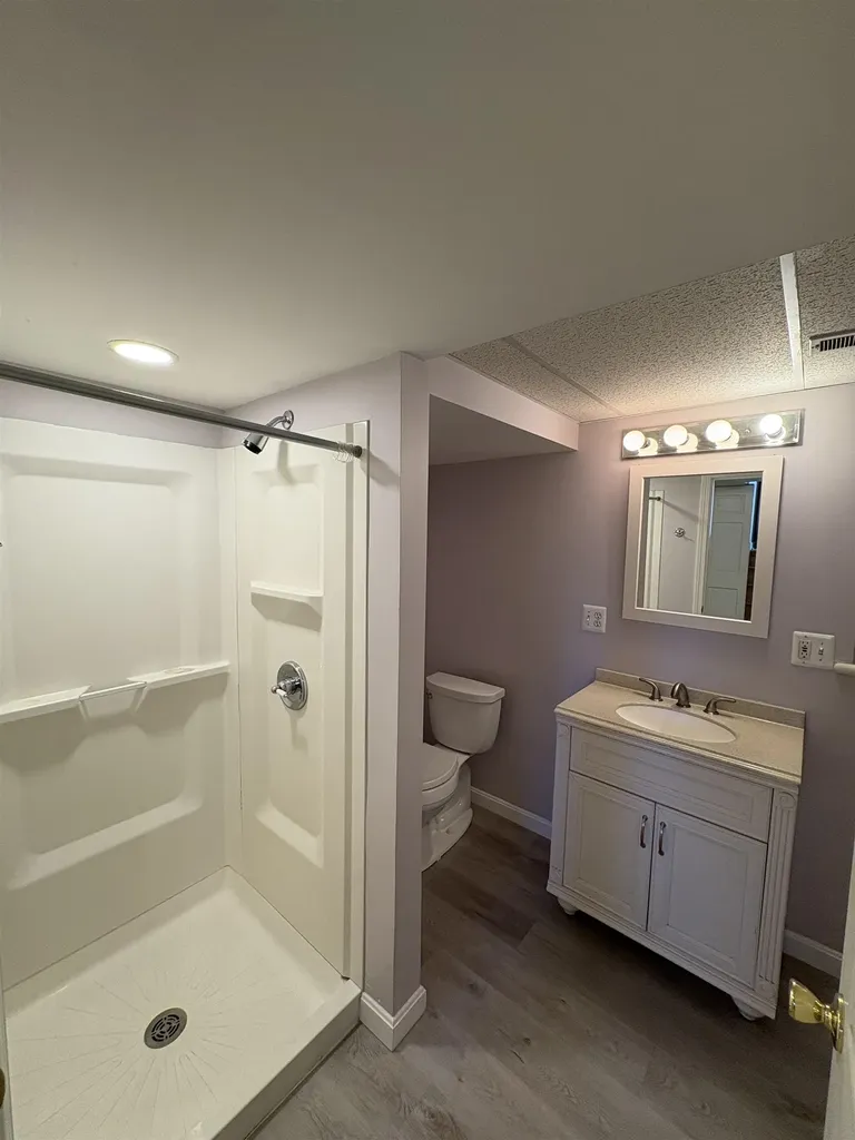 15 Kingston Drive Nashua NH 03060