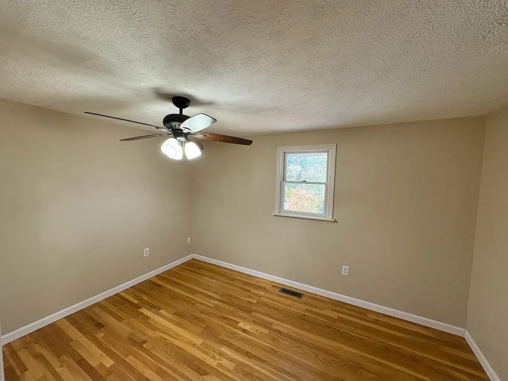 15 Kingston Drive Nashua NH 03060