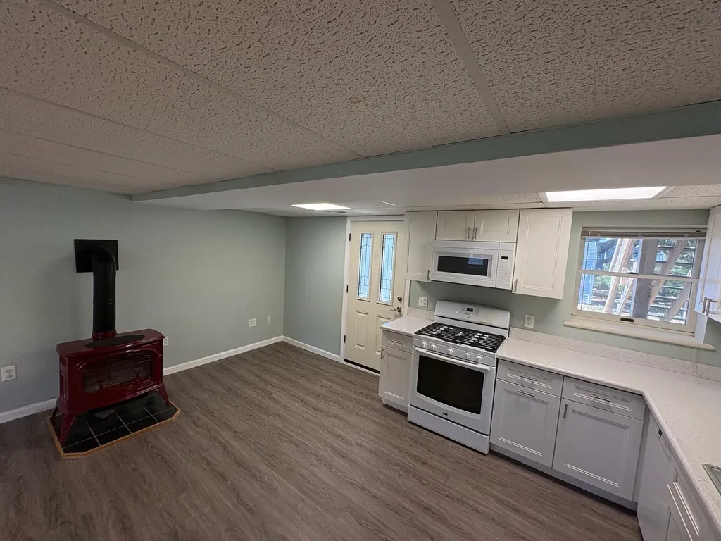 15 Kingston Drive Nashua NH 03060