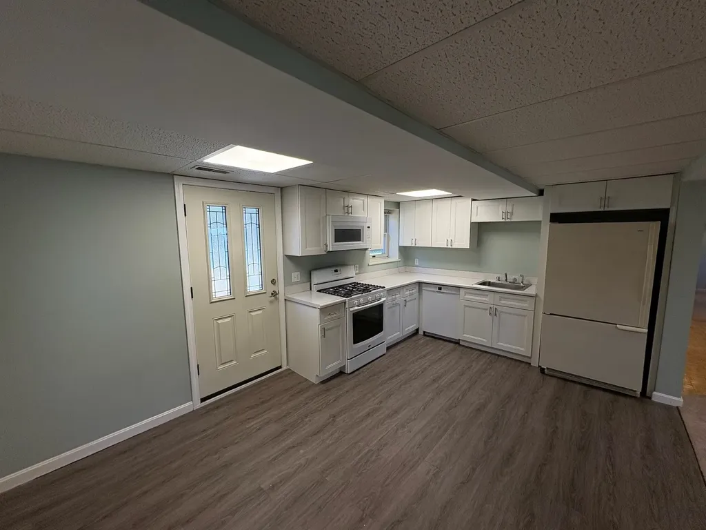 15 Kingston Drive Nashua NH 03060