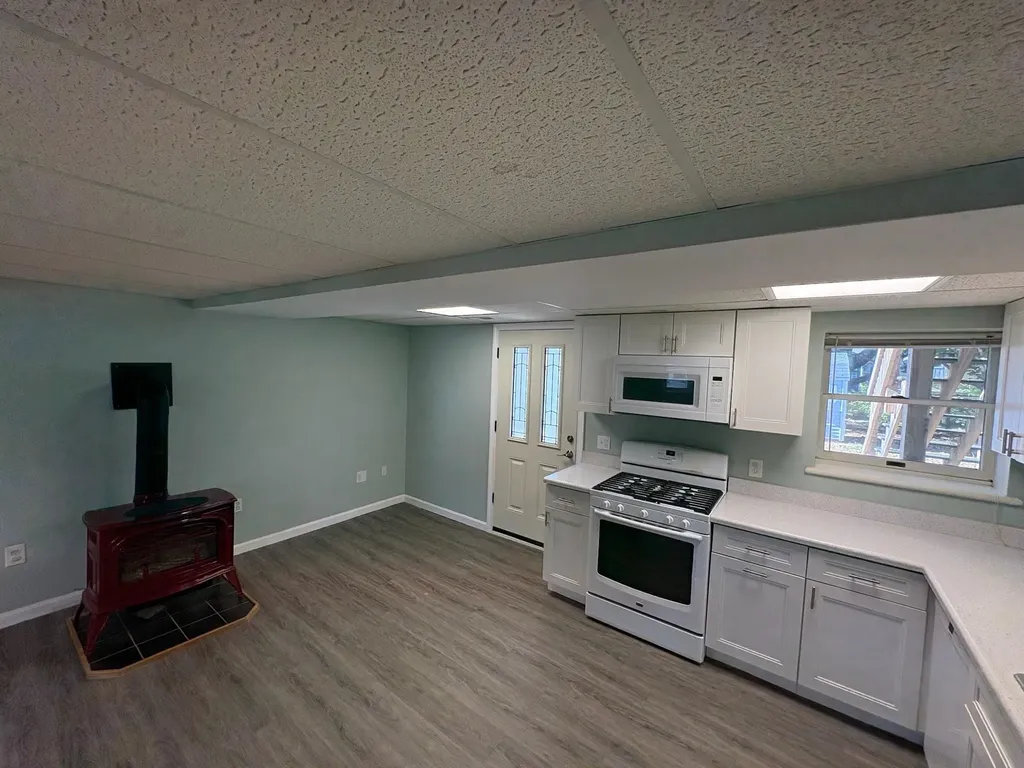 15 Kingston Drive Nashua NH 03060