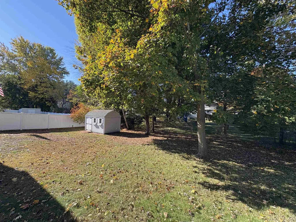 15 Kingston Drive Nashua NH 03060